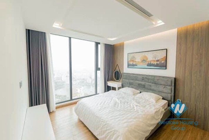 A beautiful 3 bedroom apartment for rent in Vinhome Metropolis