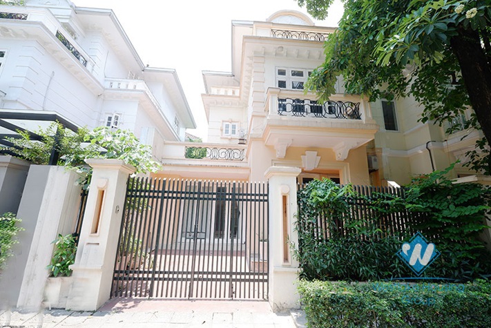 Nice 5 bedrooms house with yard for rent in Ciputra D Block.
