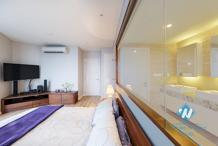 Panoramic lake view 3 bedrooms apartment for rent in Tay Ho, Hanoi