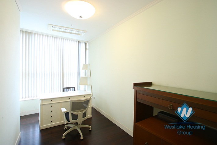A spacious 4 bedroom apartment for rent in Keangnam Tower