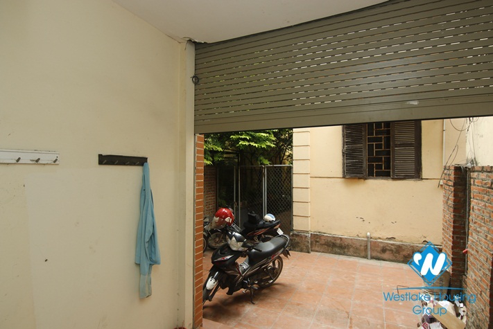 A cheap house with 3 bedroom for rent in Doi Can, Ba Dinh