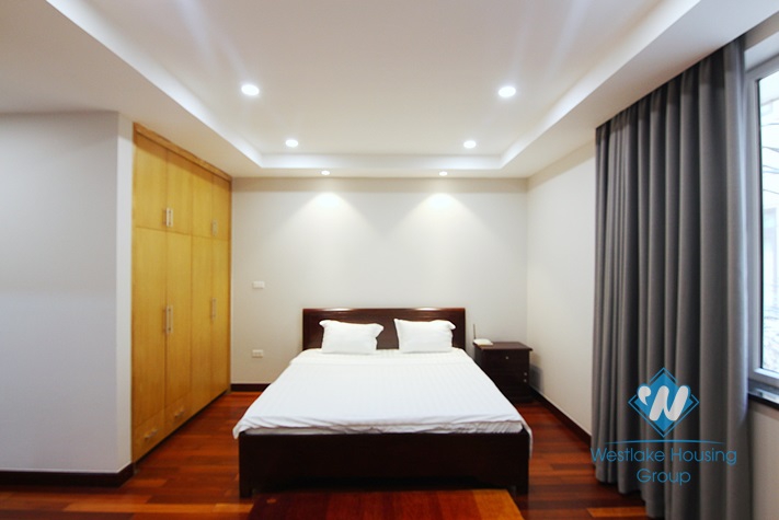 Lake view 2 bedrooms apartment for rent in Yen Phu village