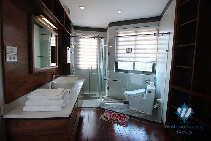 Well-furnished 3 bedrooms apartment for rent in Tran Quoc Hoan, Cau Giay