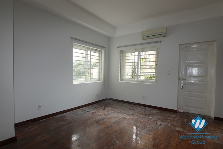Big size apartment for rent in Vu Pham Ham st, Cau Giay District 