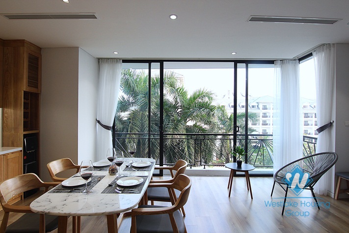 An exquisite 2 bedroom apartment for rent on Tu Hoa street