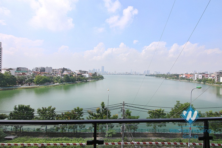 A beautiful 3 bedroom apartment with lake view in Xuan Dieu, Tay Ho