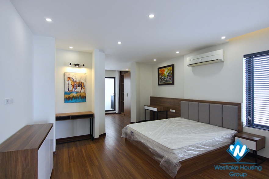 Spacious 3 bed / 2 bath apartment for rent on Xuan Dieu street, Tay Ho, Hanoi