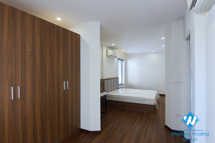 Spacious 3 bed / 2 bath apartment for rent on Xuan Dieu street, Tay Ho, Hanoi