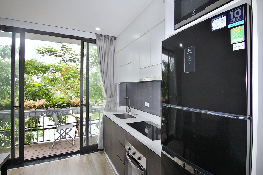 Lake view studio for rent in Trinh Cong Son walking street, Tay Ho