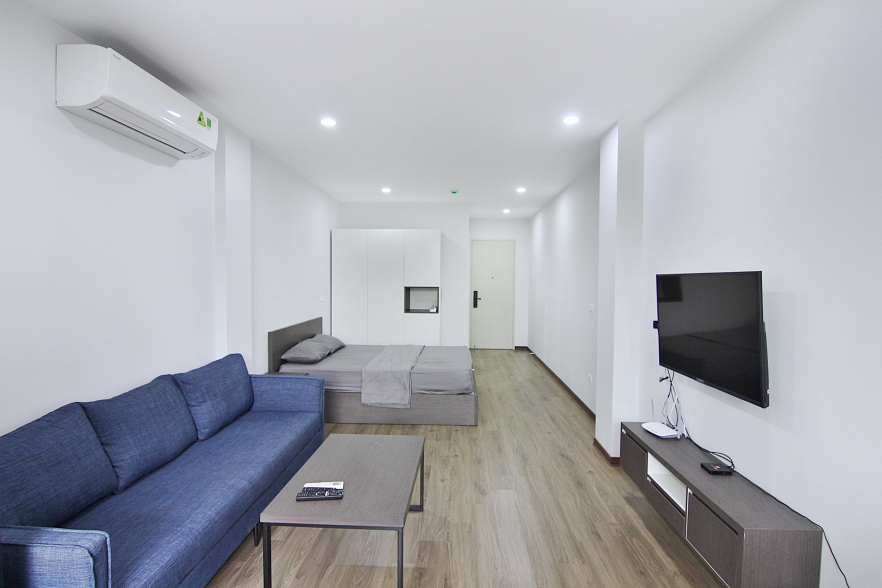 Lake view studio for rent in Trinh Cong Son walking street, Tay Ho