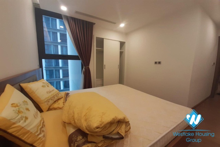 An affordable 2 bedroom apartment for rent in Vinhomes Metropolis