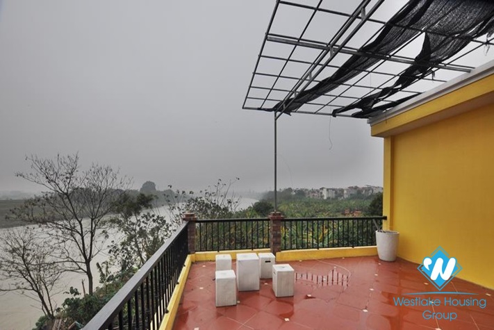 Garden house for rent with three bedrooms in Ngoc Thuy Long Bien, overlooking the Duong River