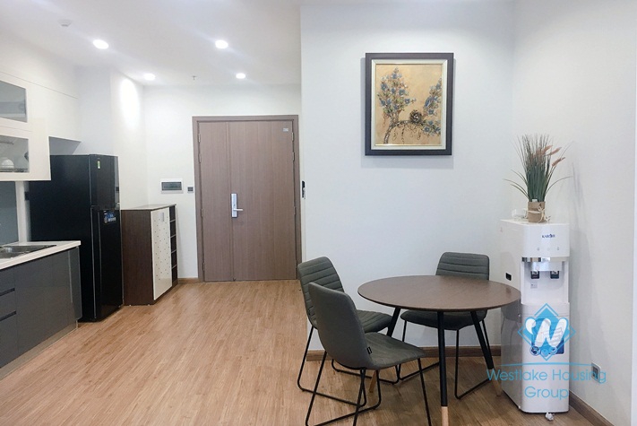 Modern 1 bedroom apartment for rent in Vinhome metropolis, Lieu giai, Ba dinh