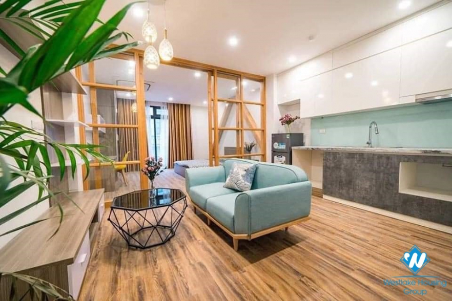Stylish-looking 1-bedroom apartment on Tran Duy Hung Str.