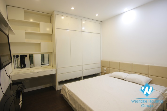 Nice 02 bedrooms apartment for rent in Tay ho area