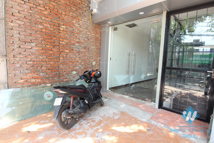 An office or shops for rent in Xuan Dieu street, Tay Ho, Ha Noi