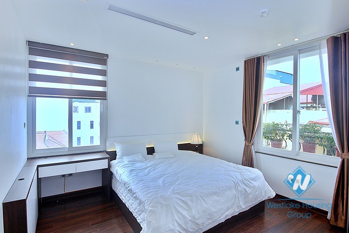 An elegant apartment on top floor for rent on Tu Hoa street