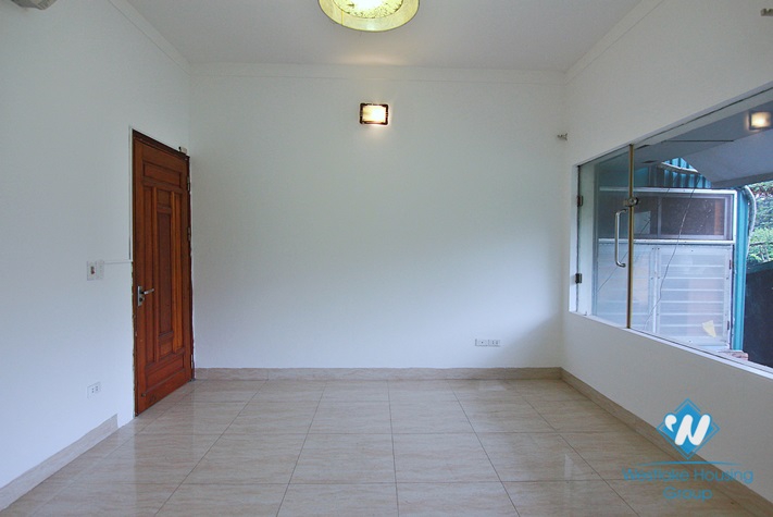 An office for rent in alley 111 Xuan dieu st (or alley 275 Au Co st), Tay Ho district, Ha Noi