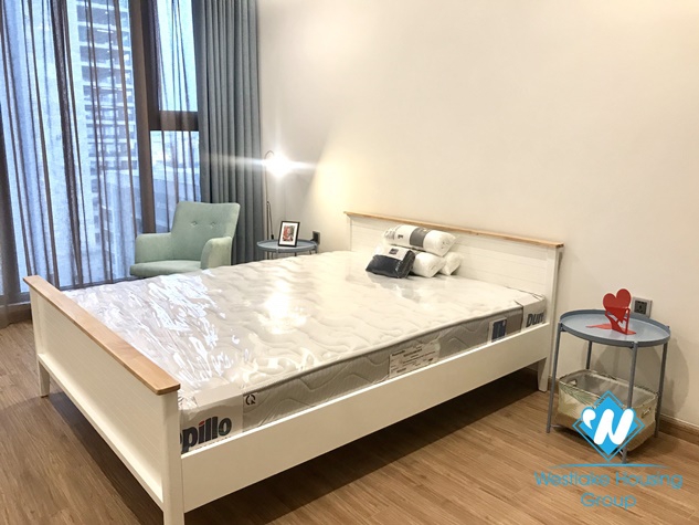 A brand new modern 1 bedroom apartment in Vinhome metropolis, Ha noi