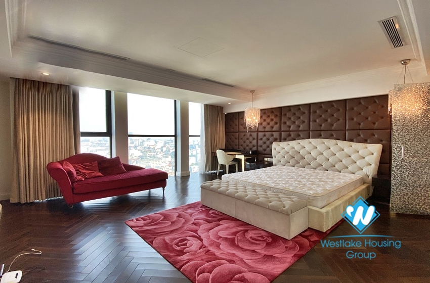 Modern and luxurious 3 bedroom apartment for rent in Hoang Thanh Tower.