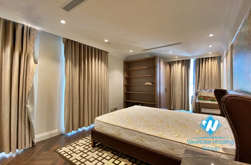 Modern and luxurious 3 bedroom apartment for rent in Hoang Thanh Tower.