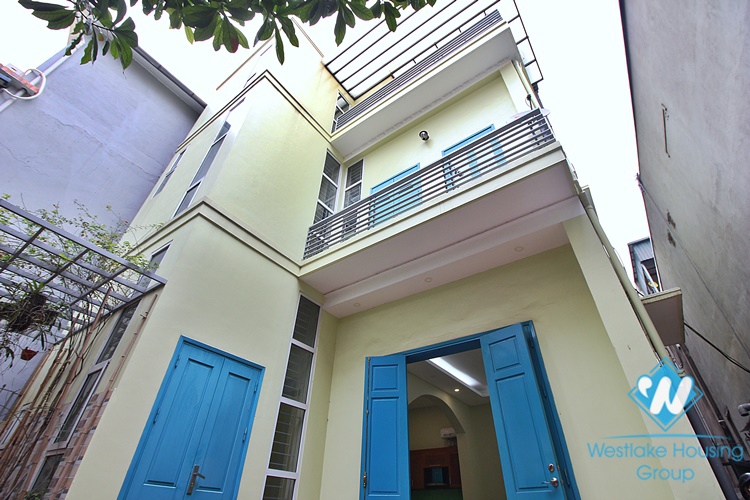 Unfurnished 3 beds house with big yard for rent in Lac Long Quan st, Tay Ho