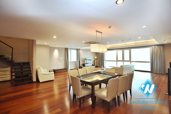 A beautiful service 4 bedroom apartment for rent in Dang thai mai, Tay ho, Ha noi 