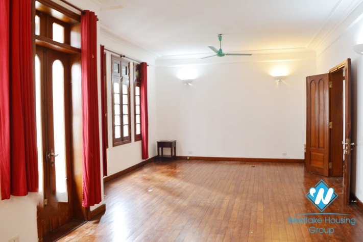 Unfurnished house with nice court yard terrace in Tay Ho, Hanoi