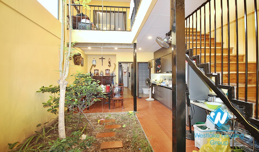Two floor house for rent in Dang Thai Mai st, Tay Ho District 