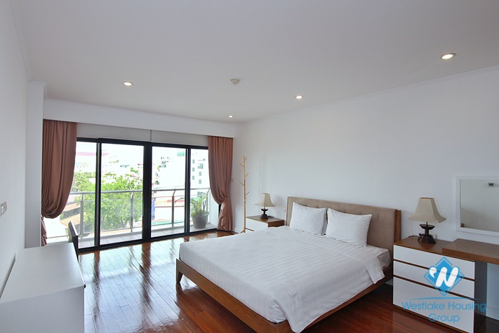 Beautiful lake view 4 bedroom apartment for rent in Tay ho, Hanoi