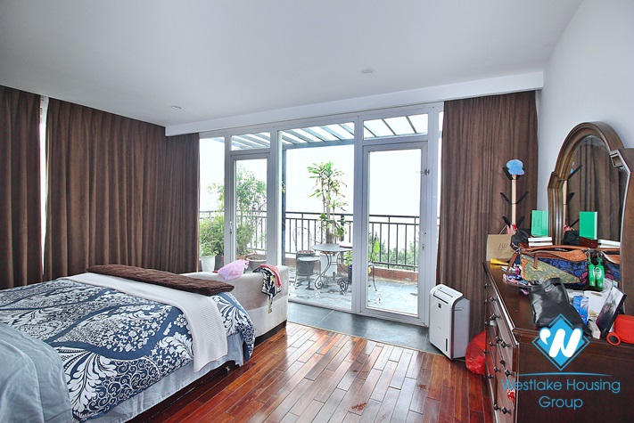 Lake view duplex 4 beds apartment for lease in Quang Khanh st, Tay Ho