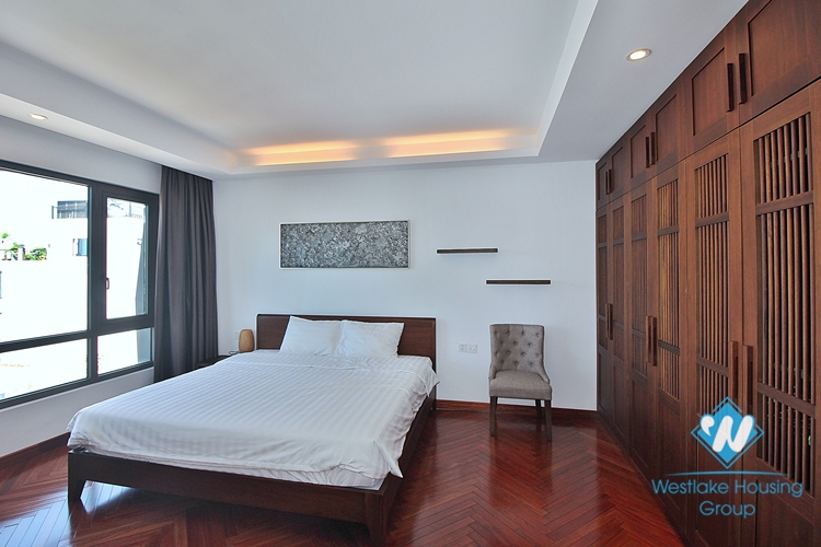 Top floor and lakeview 3beds apartment for rent in Tu Hoa st, Tay Ho