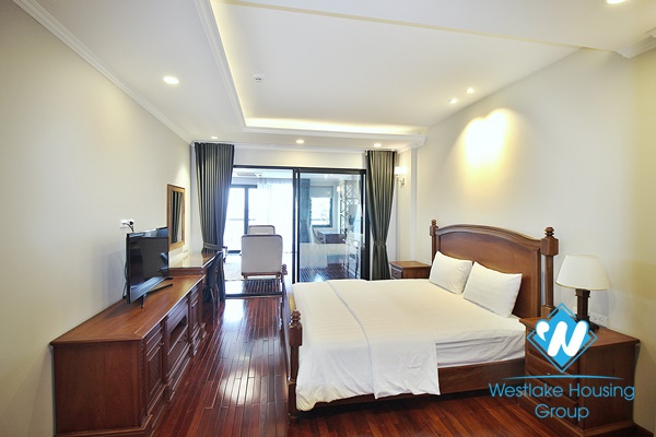 A beautiful lake view 2 bedroom apartment for rent in Xuan dieu