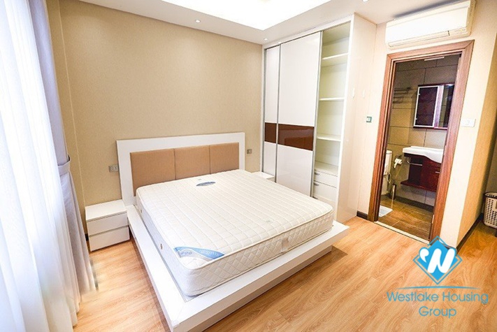 A beautiful 2 bedroom apartment for rent in Lieu Giai st, Ba Dinh district.