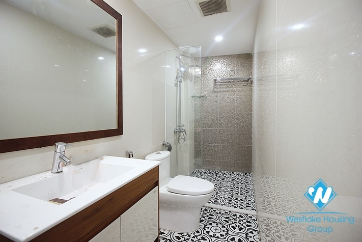 Lake view 3beds apartment for rent in Tu Hoa st, Tay Ho