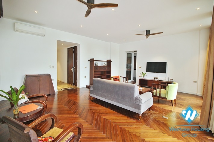 A marvellous 4 bedroom apartment for rent on Dang Thai Mai street, Tay Ho District