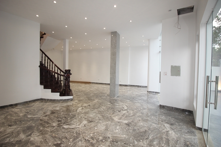 A 5 bedroom house with big yard for rent in Tay Ho, Ha Noi