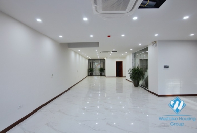 A spacious commercial space on Au Co street, Tay Ho
