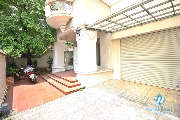 A wonderful villa with grassy terrace for rent in Ciputra