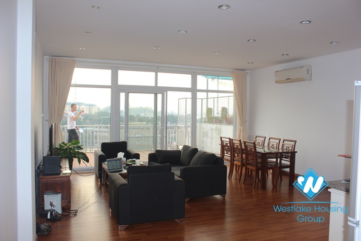 03 bedroom apartment for rent in Truc Bach area, Ba Dinh District