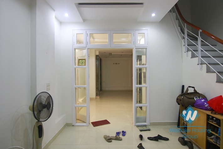 An official for rent in Cau Giay district, Hanoi