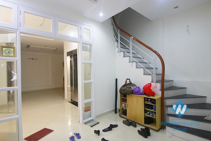 An official for rent in Cau Giay district, Hanoi