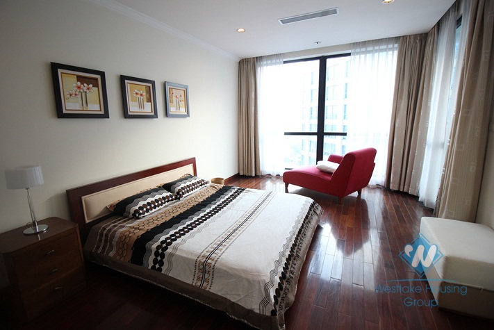 Spacious 2 bedrooms apartment for rent near Vincom Ba Trieu, Ha Ba Trung, Hanoi 