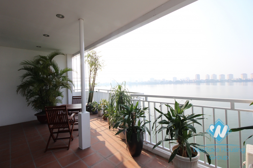 High quality lake view apartments for rent in Tay Ho 