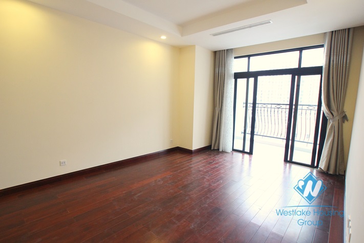 High quality apartment for rent in Royal city, Thanh Xuan district, Hanoi. Living space 130 sqm with 2 bedrooms, 2 bath rooms. Price for rent 1000 USD/month