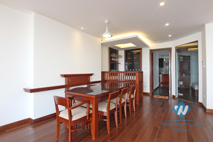 High floor lake front apartment for rent in Tay Ho