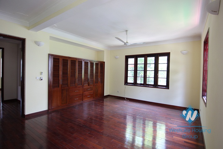 Spacious house for rent in a quiet alley off Xuan Dieu, Tay Ho