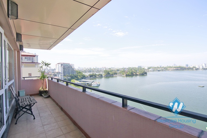 Wonderful lake view apartment for rent on Yen Phu, Tay Ho