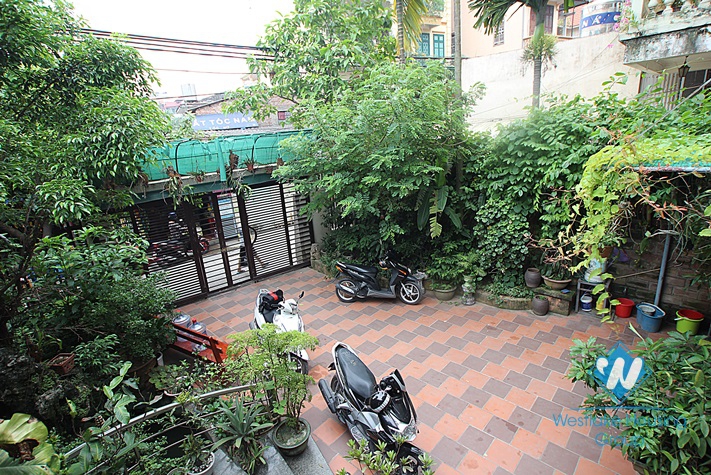 Apartment for lease in Nghi tam alley, Tay Ho, Hanoi