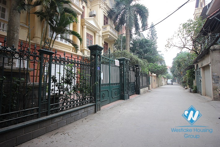 Nice house with small yard for rent in Au Co st, tay Ho, Ha Noi